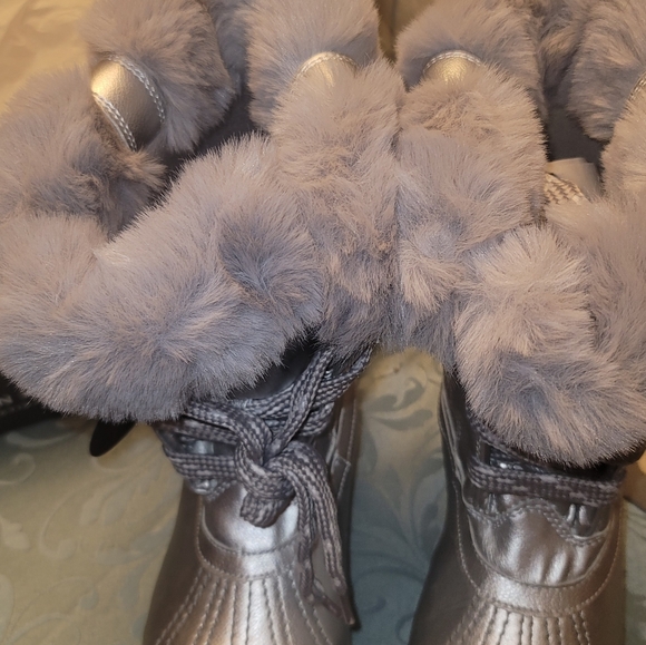 London Fog Silver Duck Boots - Picture 4 of 11